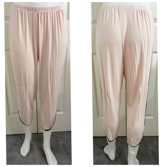 Stars Above, Light Pink 2 Piece Pajama Set, Short Sleeve Top, Capri Pants Size L - Picture 4 of 5